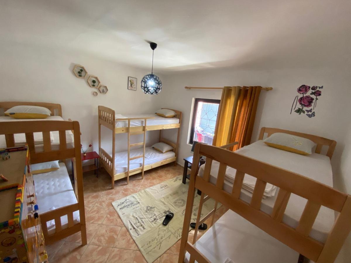 The Hood - Shkodra Backpackers Hostel المظهر الخارجي الصورة