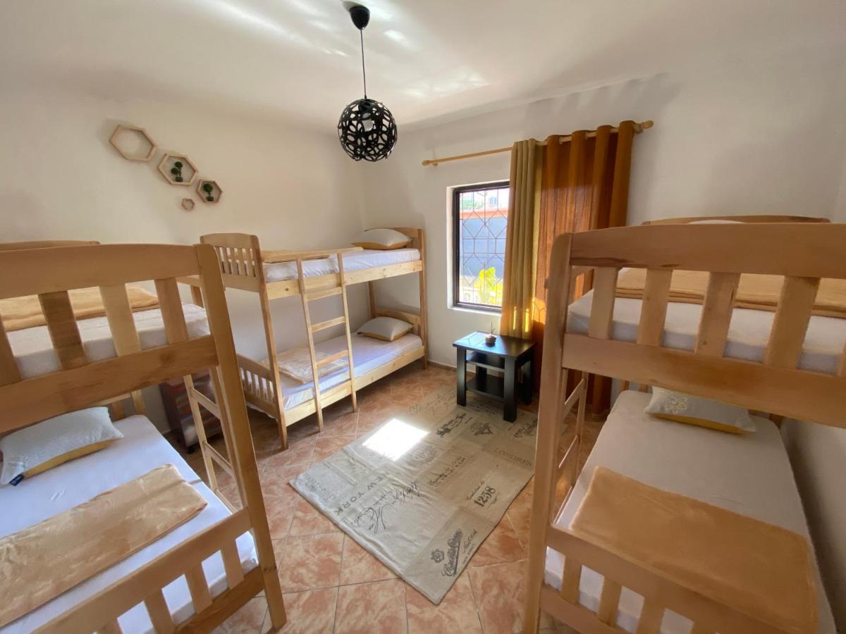 The Hood - Shkodra Backpackers Hostel المظهر الخارجي الصورة